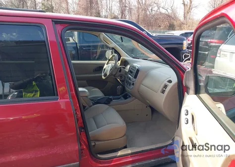 2005 Ford Escape Xlt z USA, uszkodzony, nr VIN 1FMYU93105KA72520